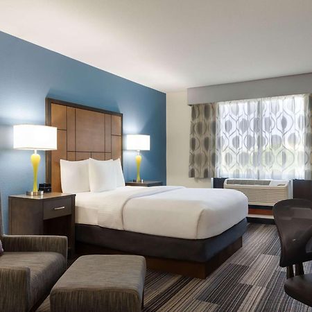 Hotel La Quinta By Wyndham Springfield Airport Plaza Extérieur photo
