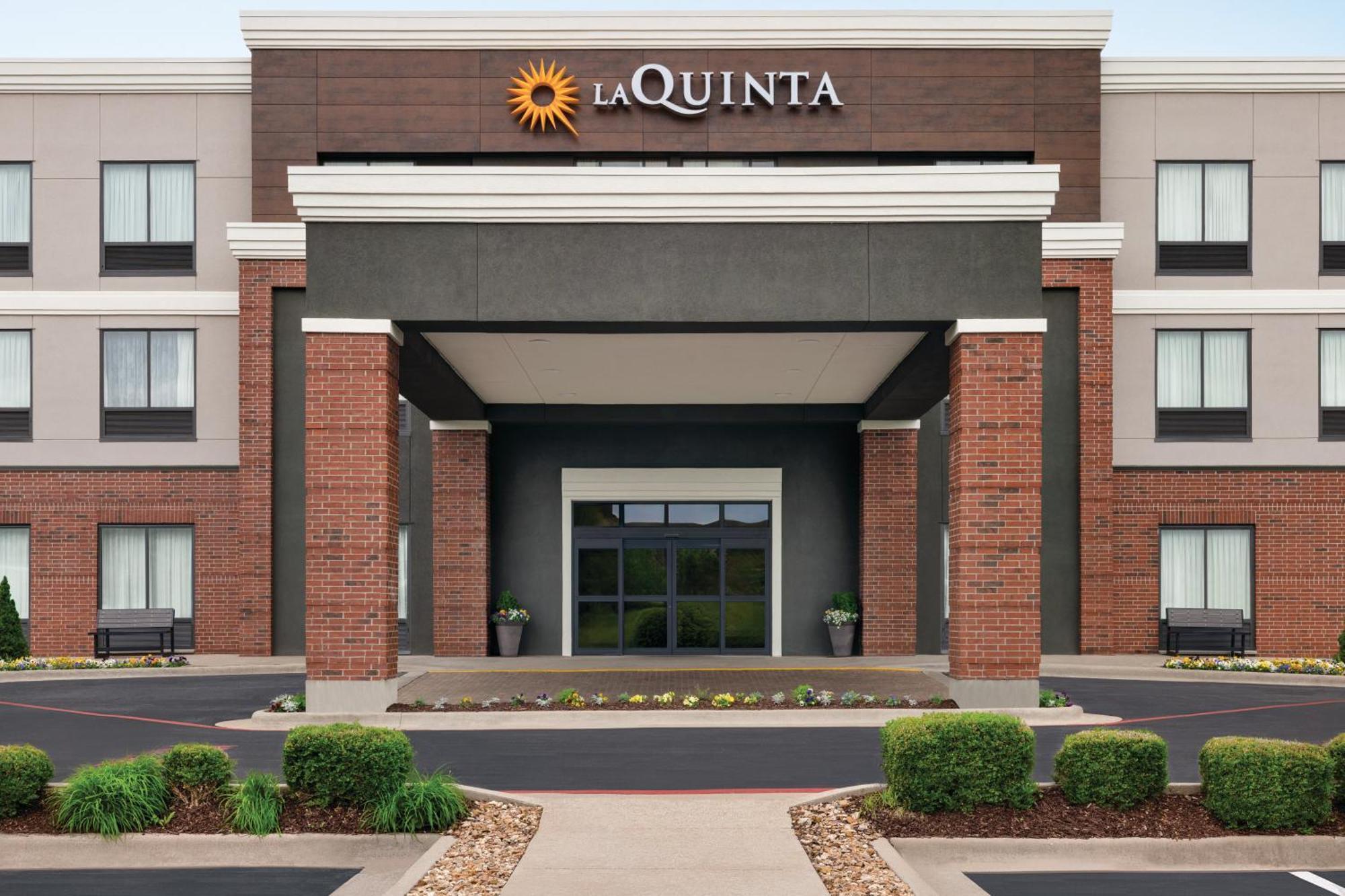 Hotel La Quinta By Wyndham Springfield Airport Plaza Extérieur photo
