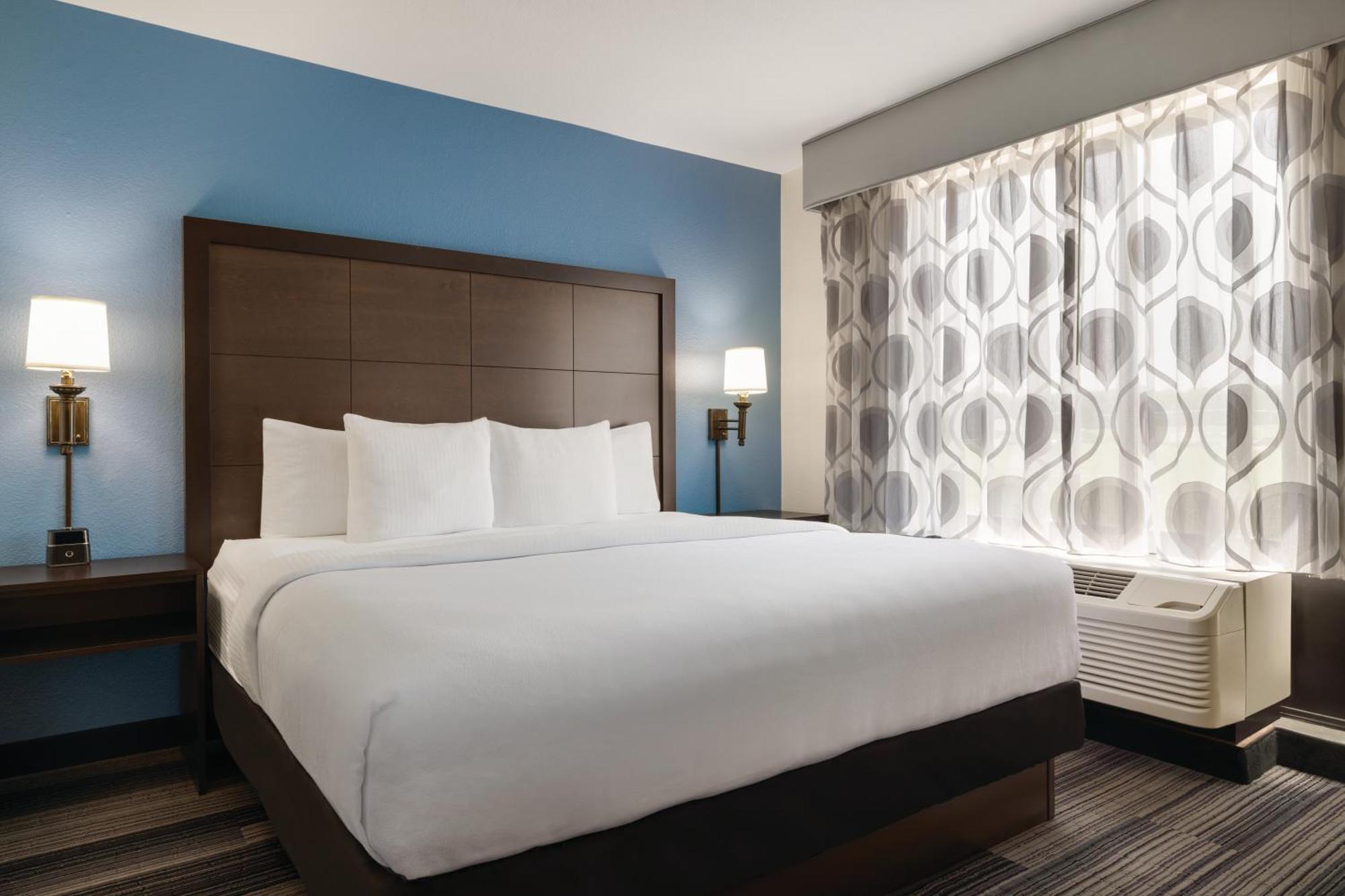 Hotel La Quinta By Wyndham Springfield Airport Plaza Extérieur photo
