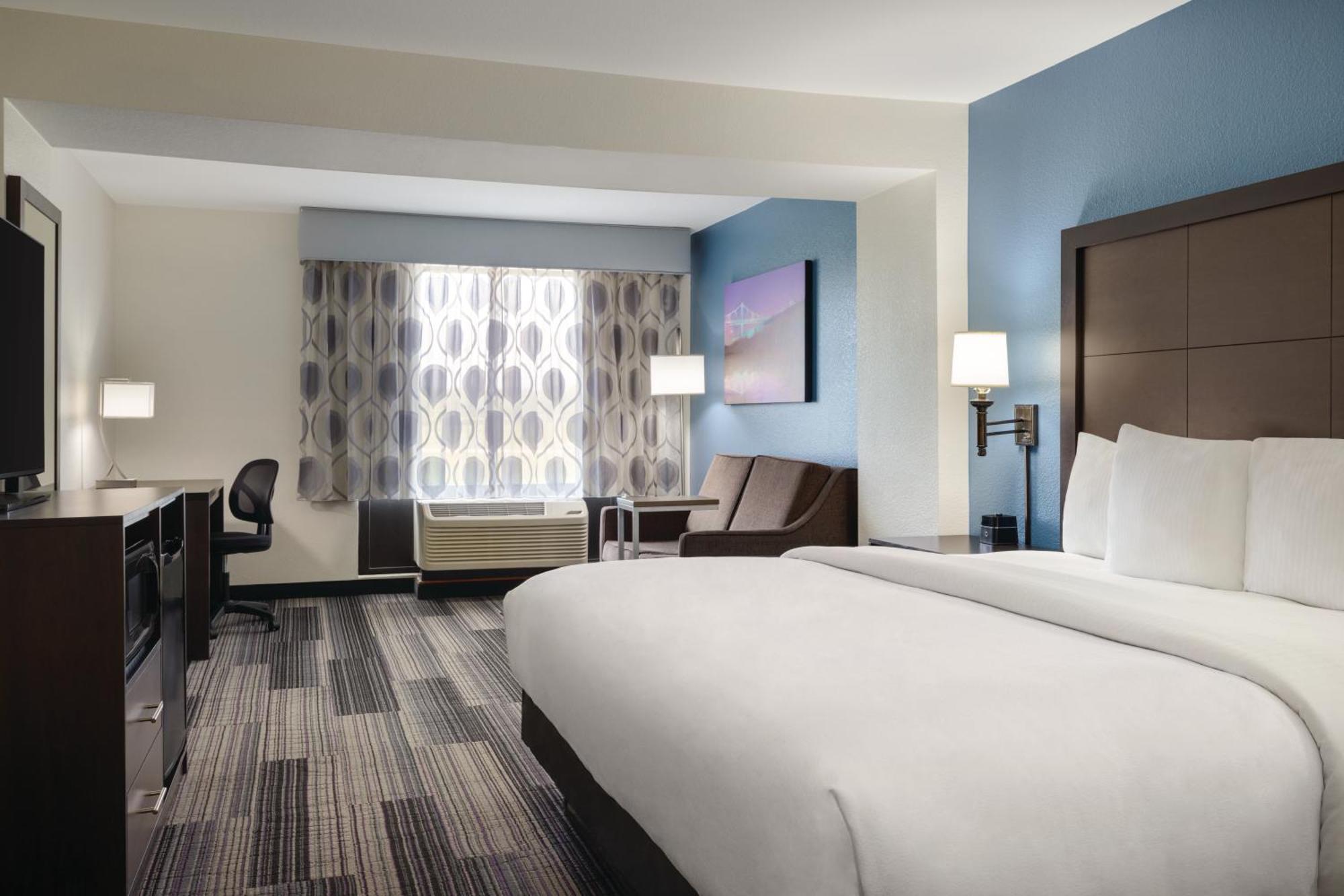 Hotel La Quinta By Wyndham Springfield Airport Plaza Extérieur photo