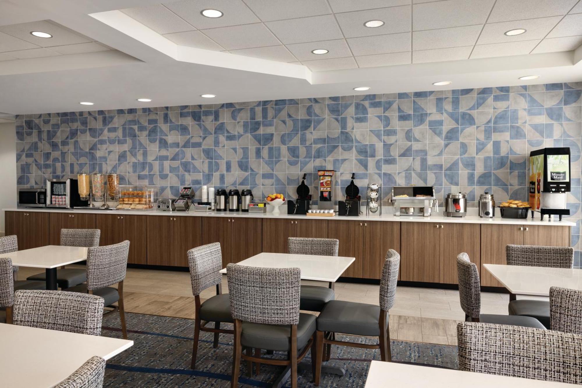 Hotel La Quinta By Wyndham Springfield Airport Plaza Extérieur photo