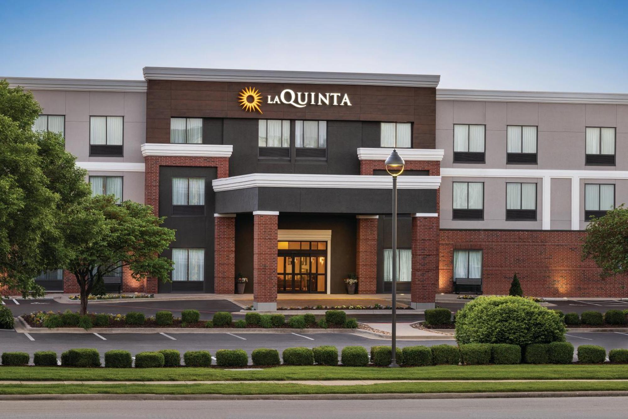 Hotel La Quinta By Wyndham Springfield Airport Plaza Extérieur photo