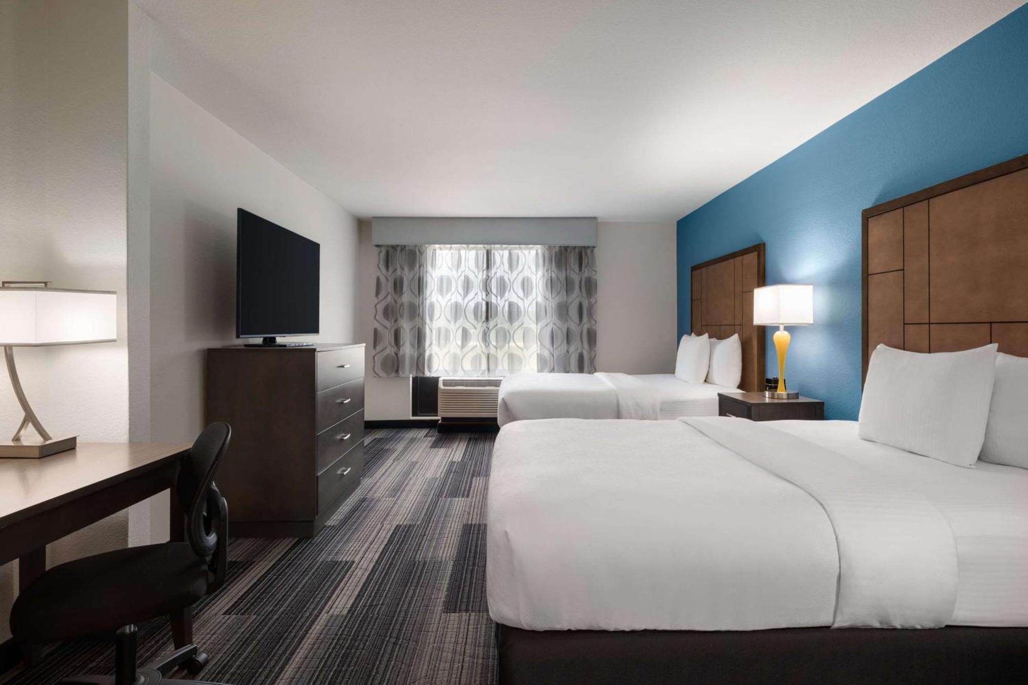 Hotel La Quinta By Wyndham Springfield Airport Plaza Extérieur photo
